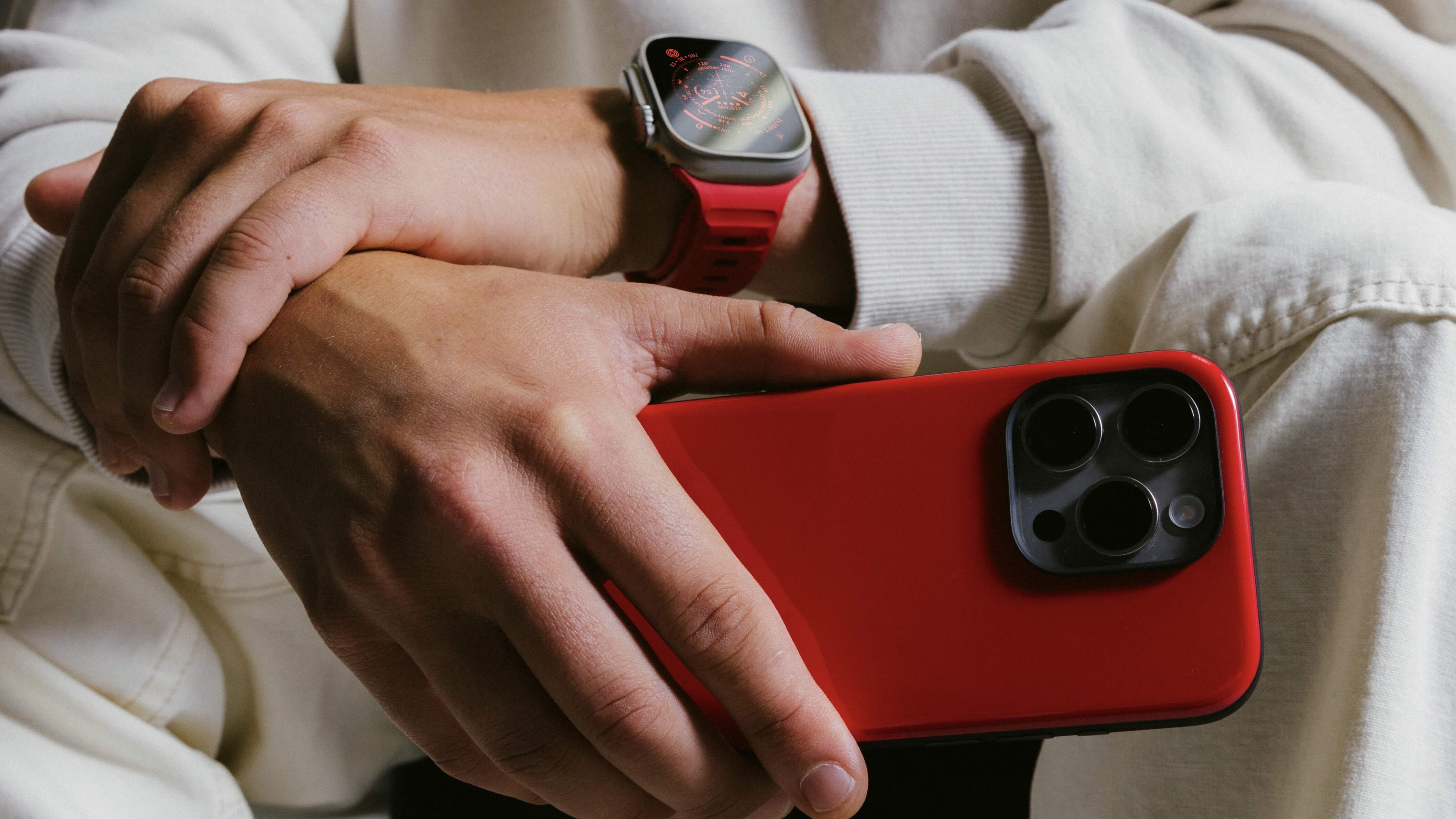 Красный спортивный ремешок Nomad Night Watch для Apple Watch и спортивный чехол для iPhone