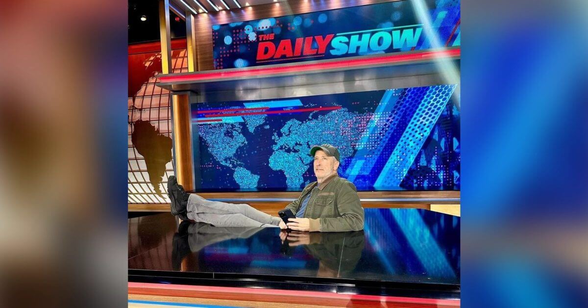 Apple отменила участие Джона Стюарта;  теперь он ведет Daily Show, посвященное президентским выборам