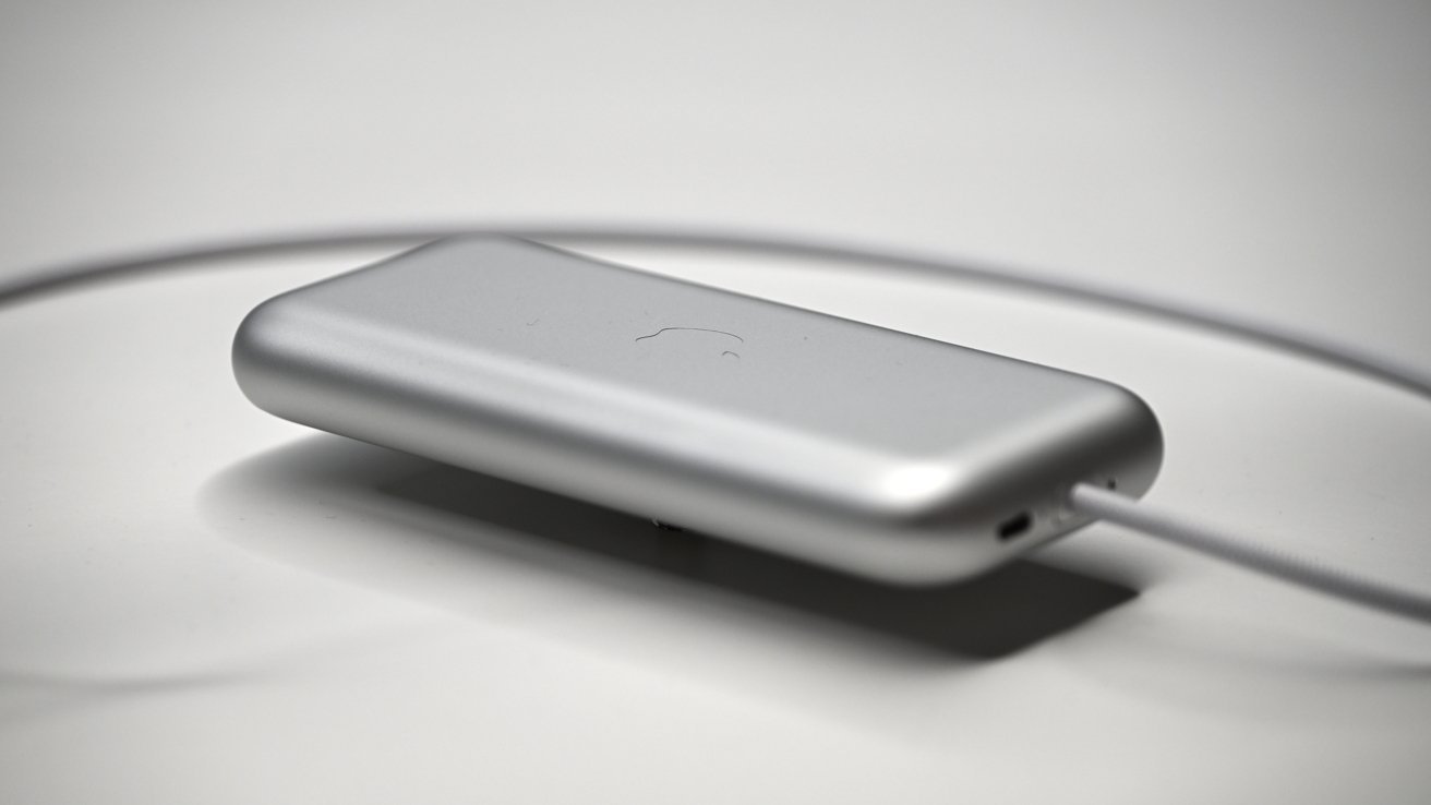 Аккумулятор и кабель Apple Vision Pro