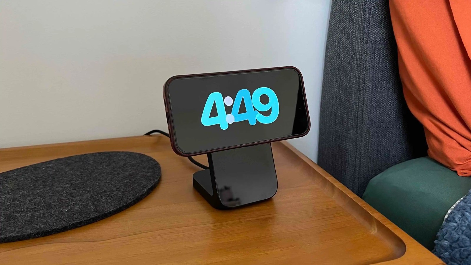 Подставка Nomad для iPhone