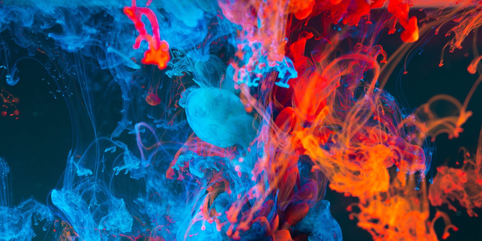 Производство OLED iPad |  Показаны красочные обои
