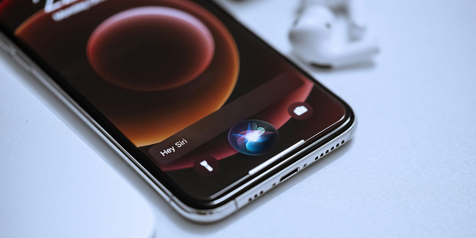 Siri следующего поколения |  Показано при использовании на iPhone