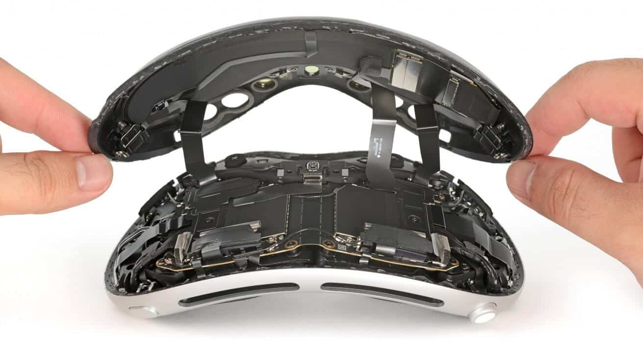 Первый разбор показывает сложные внутренности Apple Vision Pro