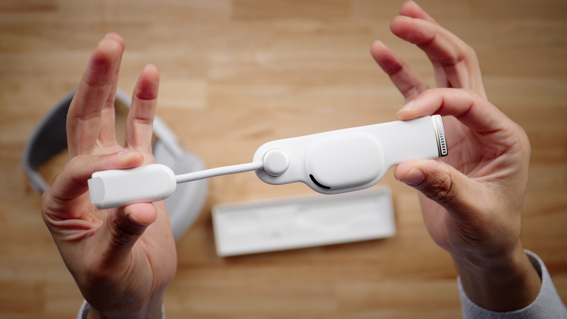 Ремень разработчика Apple Vision Pro без упаковки снаружи