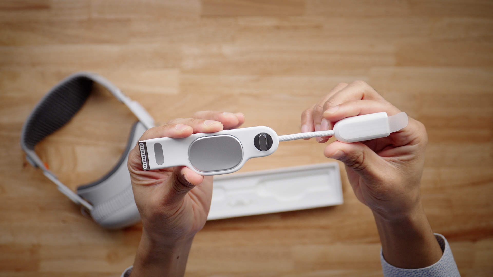 Ремешок для разработчика Apple Vision Pro, распакованный внутри