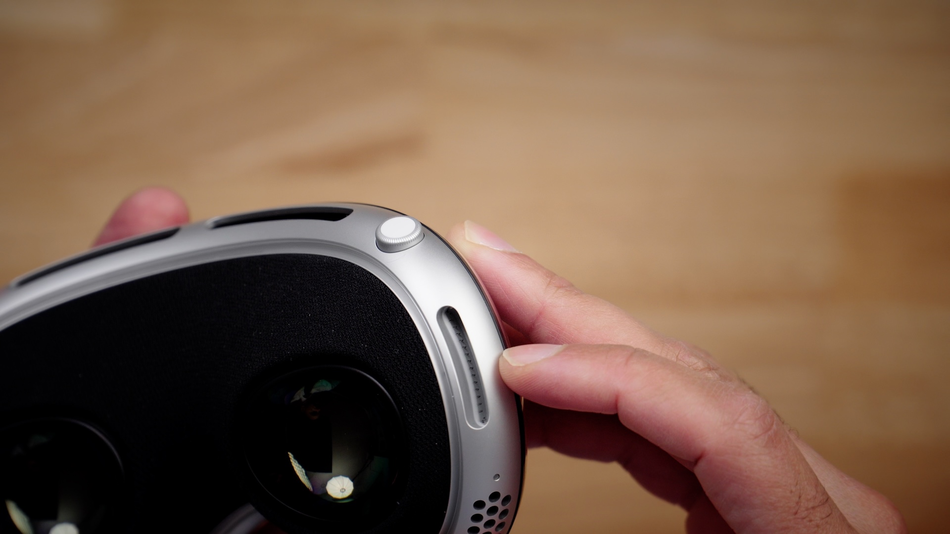 Правое гнездо Apple Vision Pro для аудиоремешка