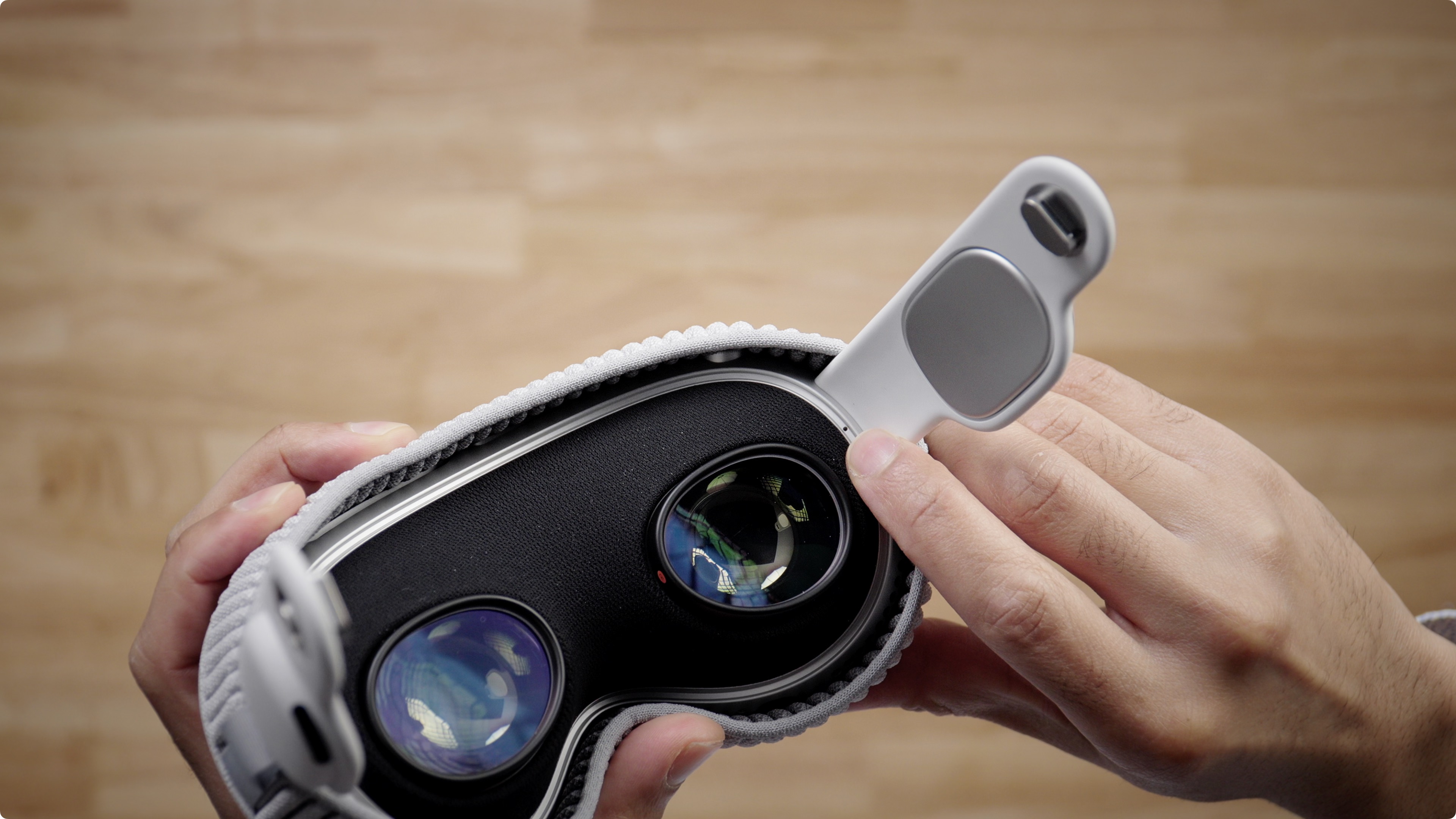 Отверстие для извлечения ремня разработчика Apple Vision Pro