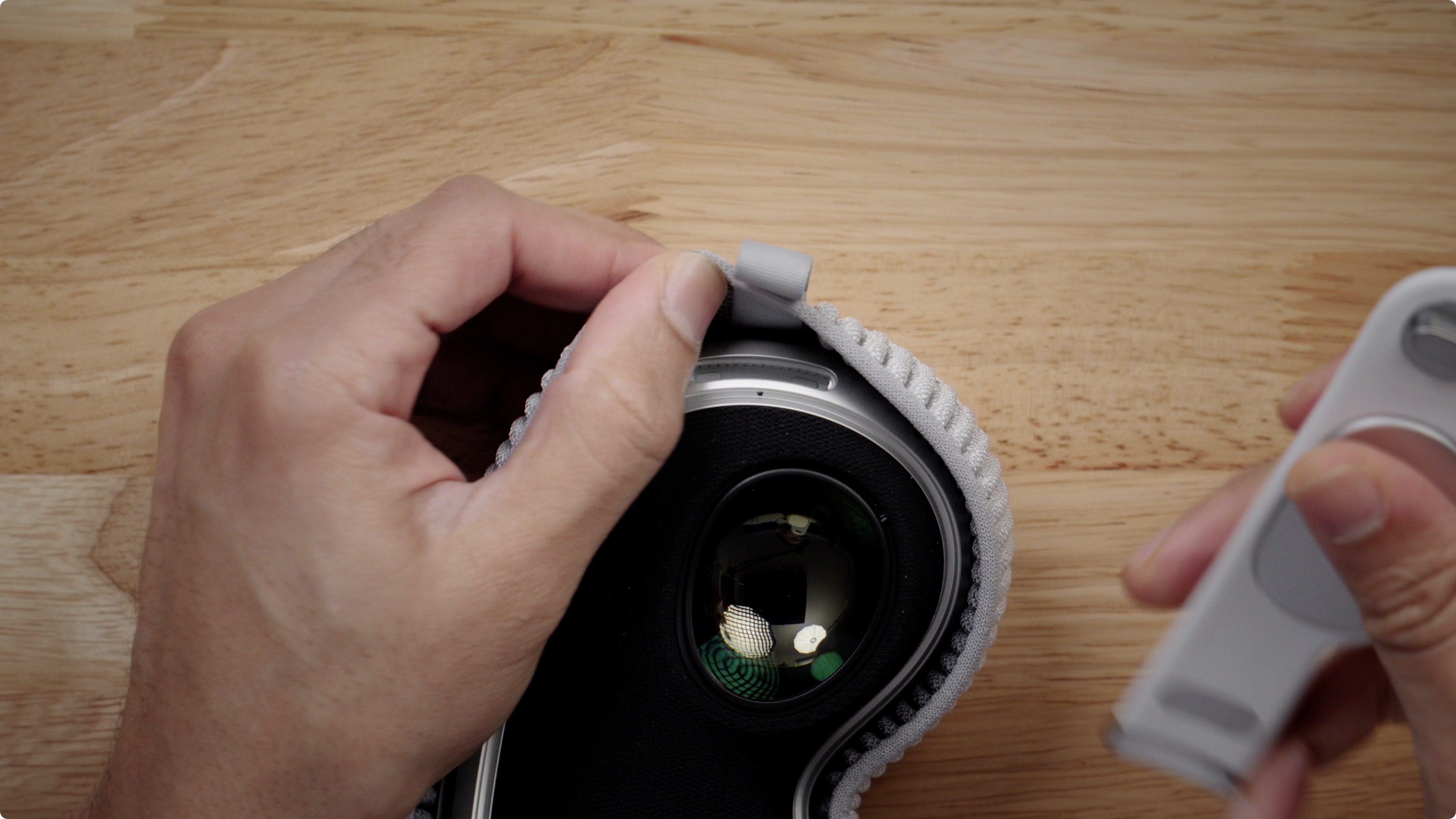 Аудиоремешок Apple Vision Pro Developer Strap снят.