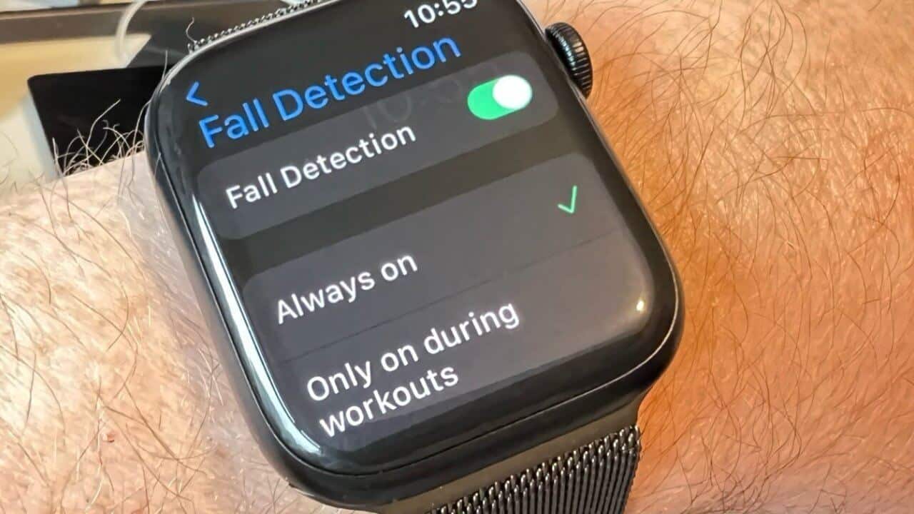 Жизнь пожилому пешеходу спасли его новые Apple Watch