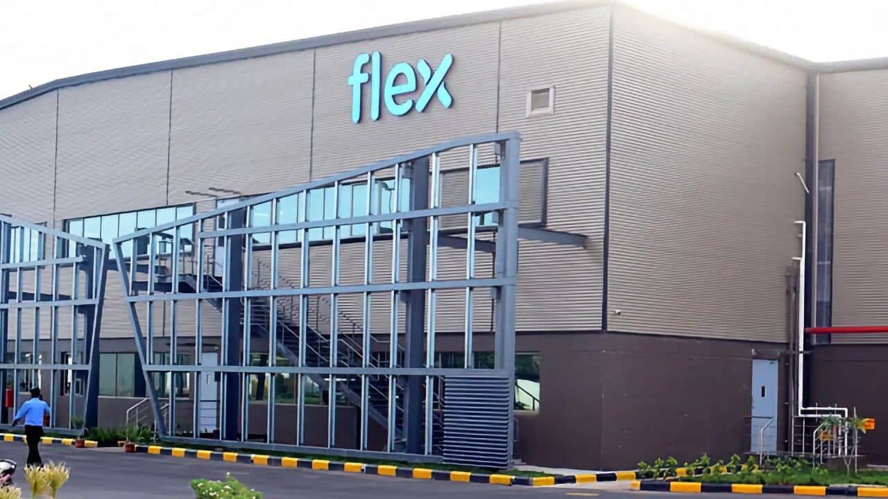 Сотни людей бастуют на заводе поставщика Apple Flex в Индии