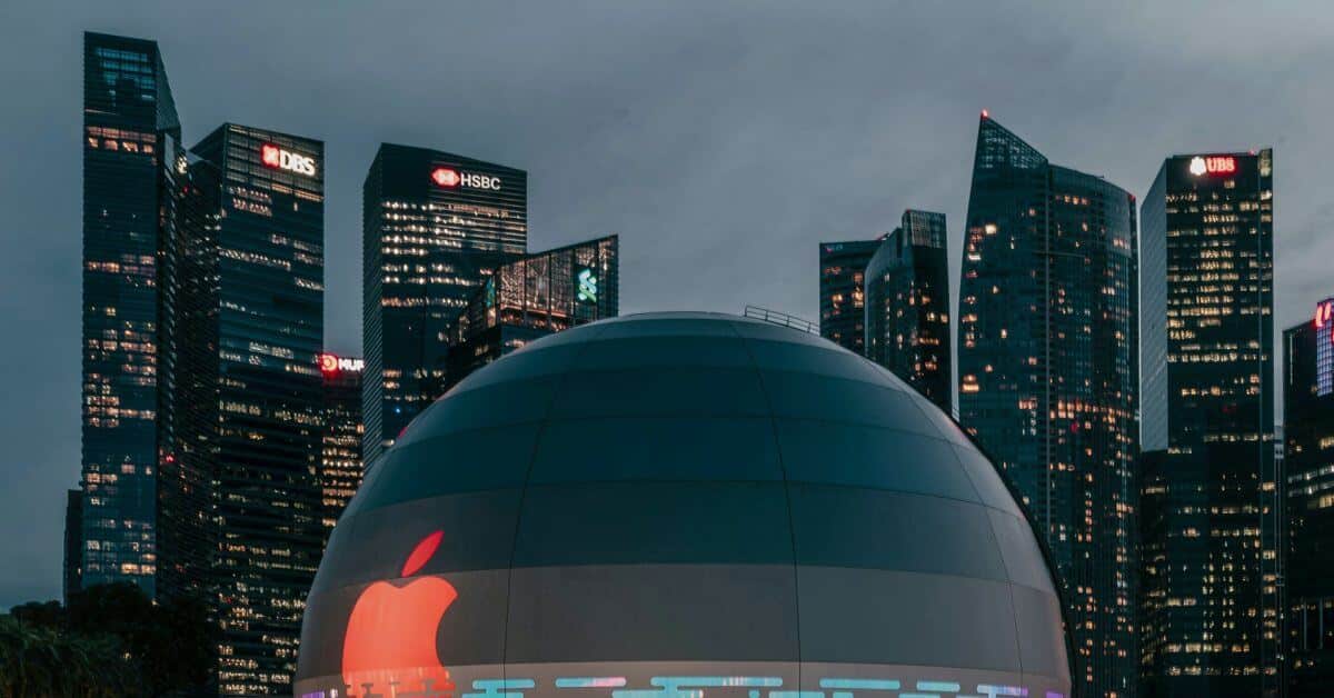 Семь из десяти самых продаваемых телефонов в 2023 году составили iPhone.