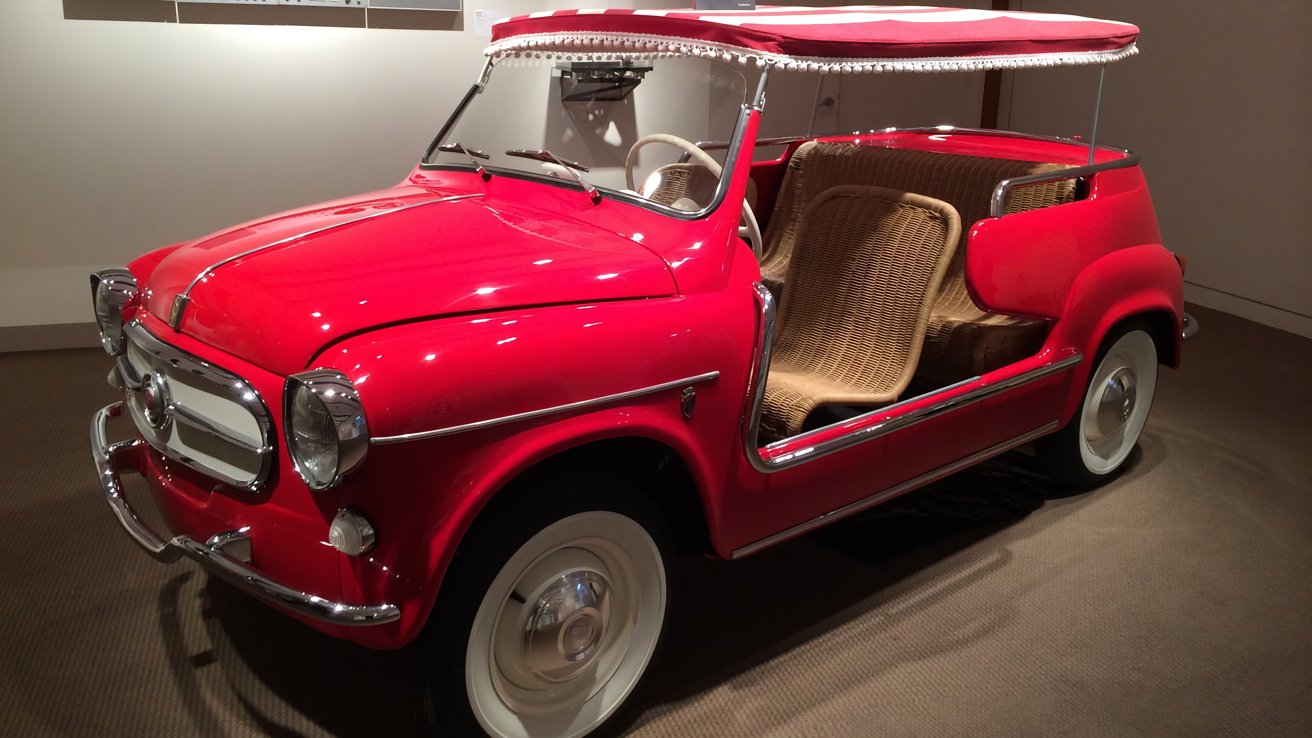 Кастомный красный Fiat 600.