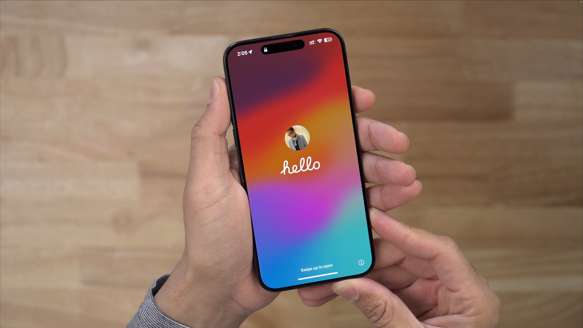 iOS 17.4 Экран Hello с фотографией профиля