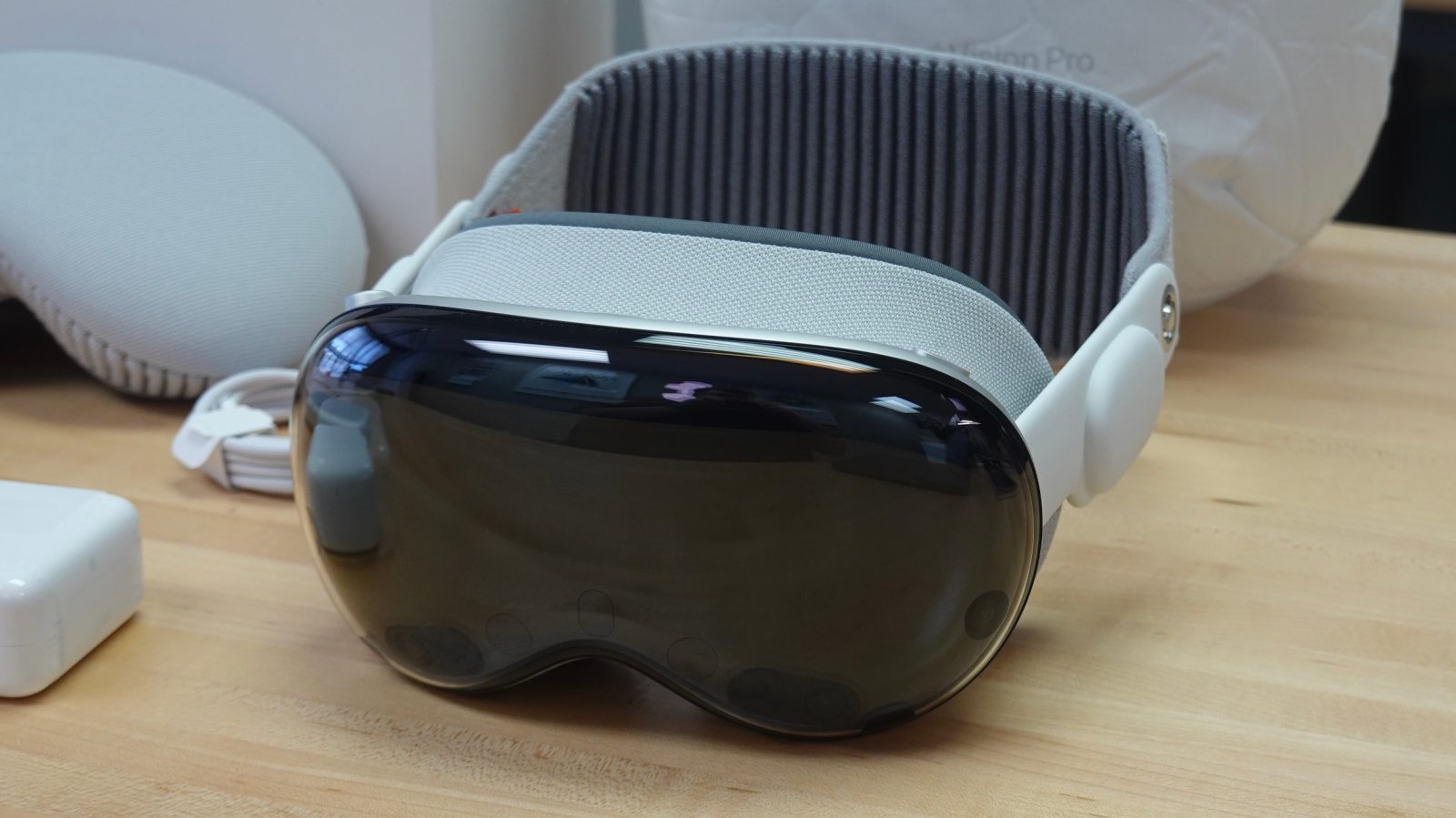Переднее стекло Apple Vision Pro
