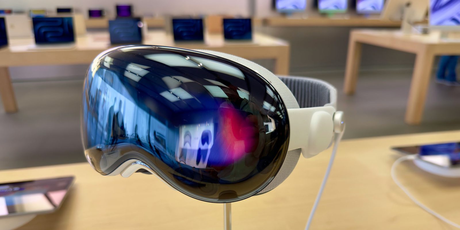 Задержка Vision Pro | Отображение модели в Apple Store