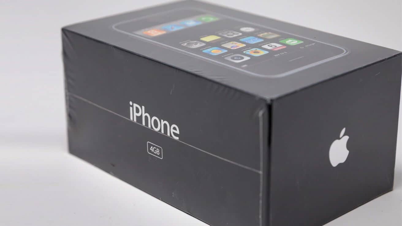 Оригинальный iPhone с 4 ГБ памяти выставлен на аукционе