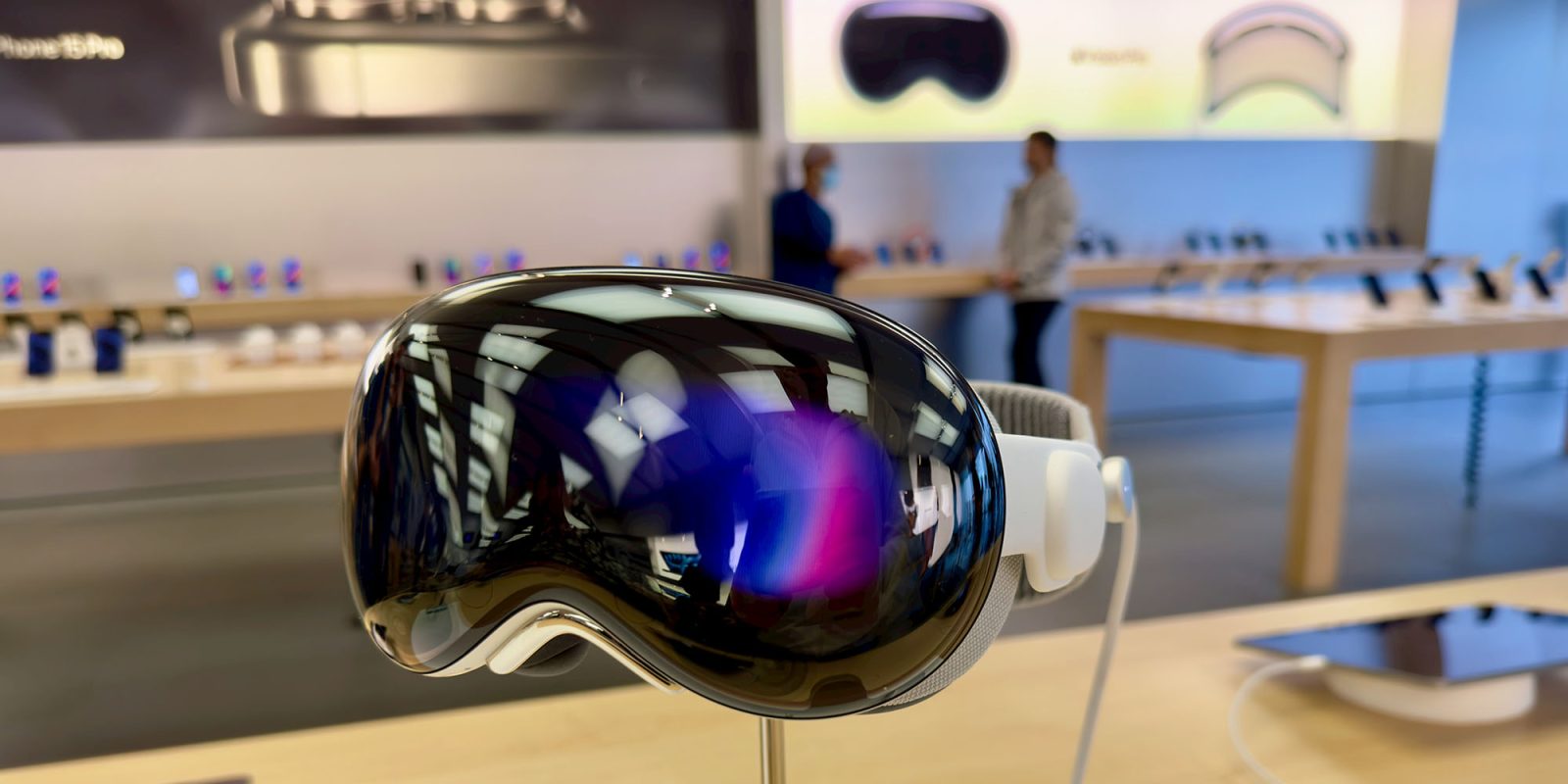 Джоанна Стерн не стала бы покупать Vision Pro |  Отображать модель в Apple Store