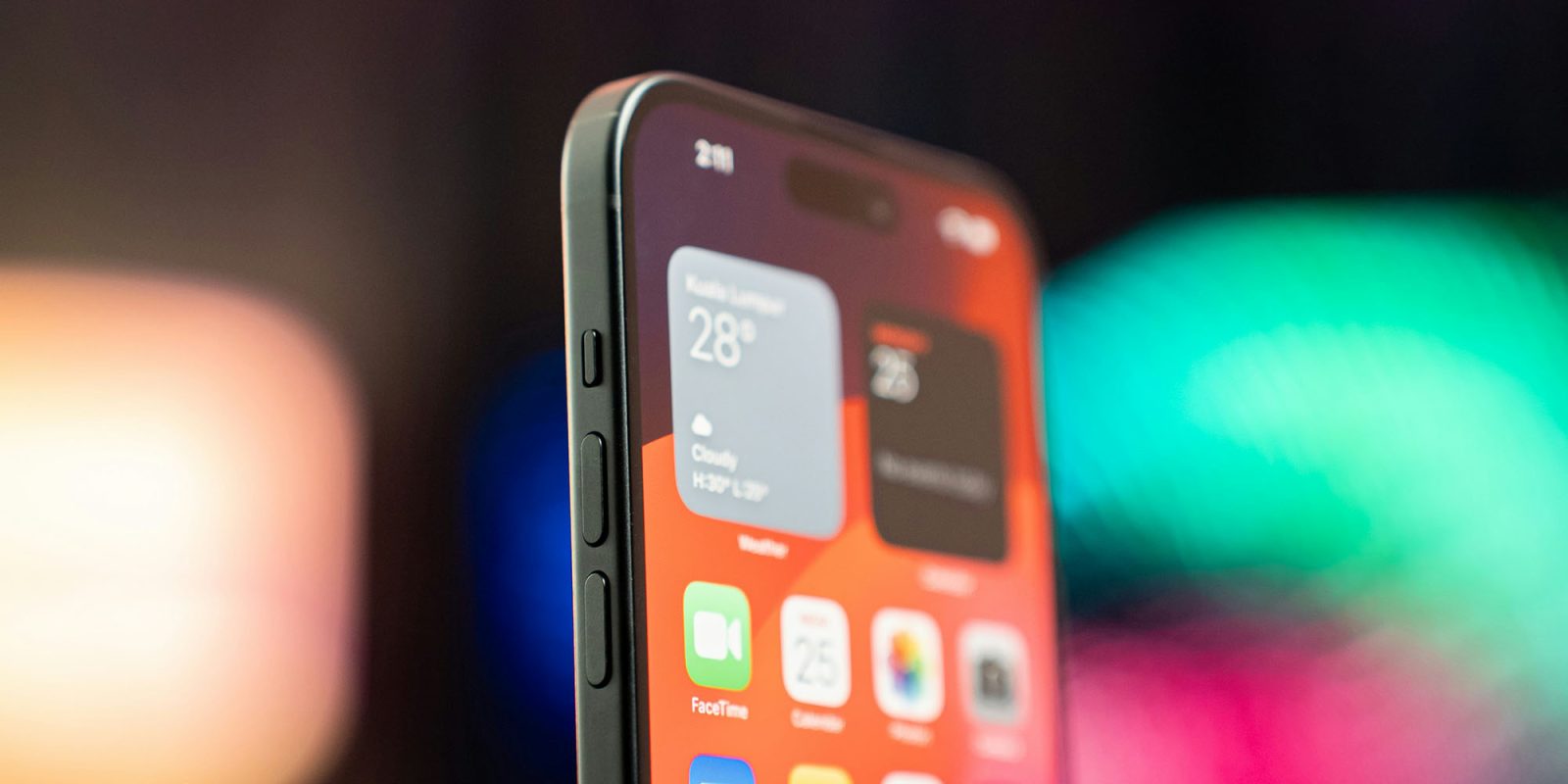 Рамки iPhone 16 уменьшатся |  Показаны лицевые панели существующего iPhone 15 Pro Max