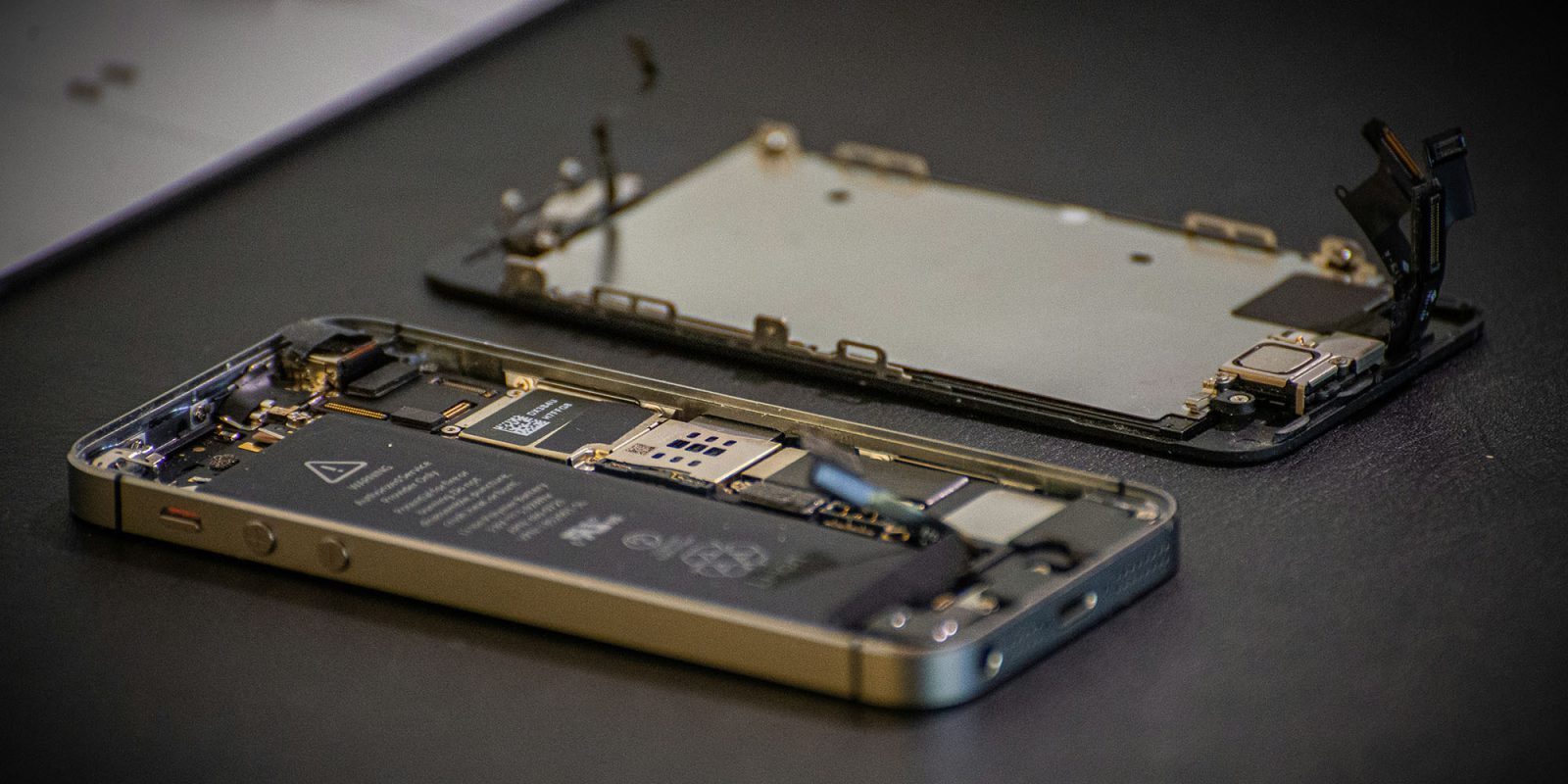 Соединение деталей будет объявлено вне закона | iPhone отдали в ремонт