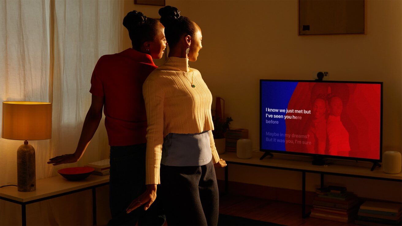 Устройте вечеринку под пение с помощью Apple Music Sing на Apple TV 4K.