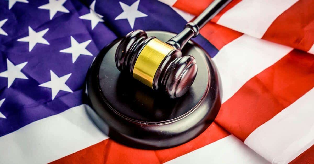 Судья по антимонопольному делу Apple уходит в отставку из-за конфликта интересов