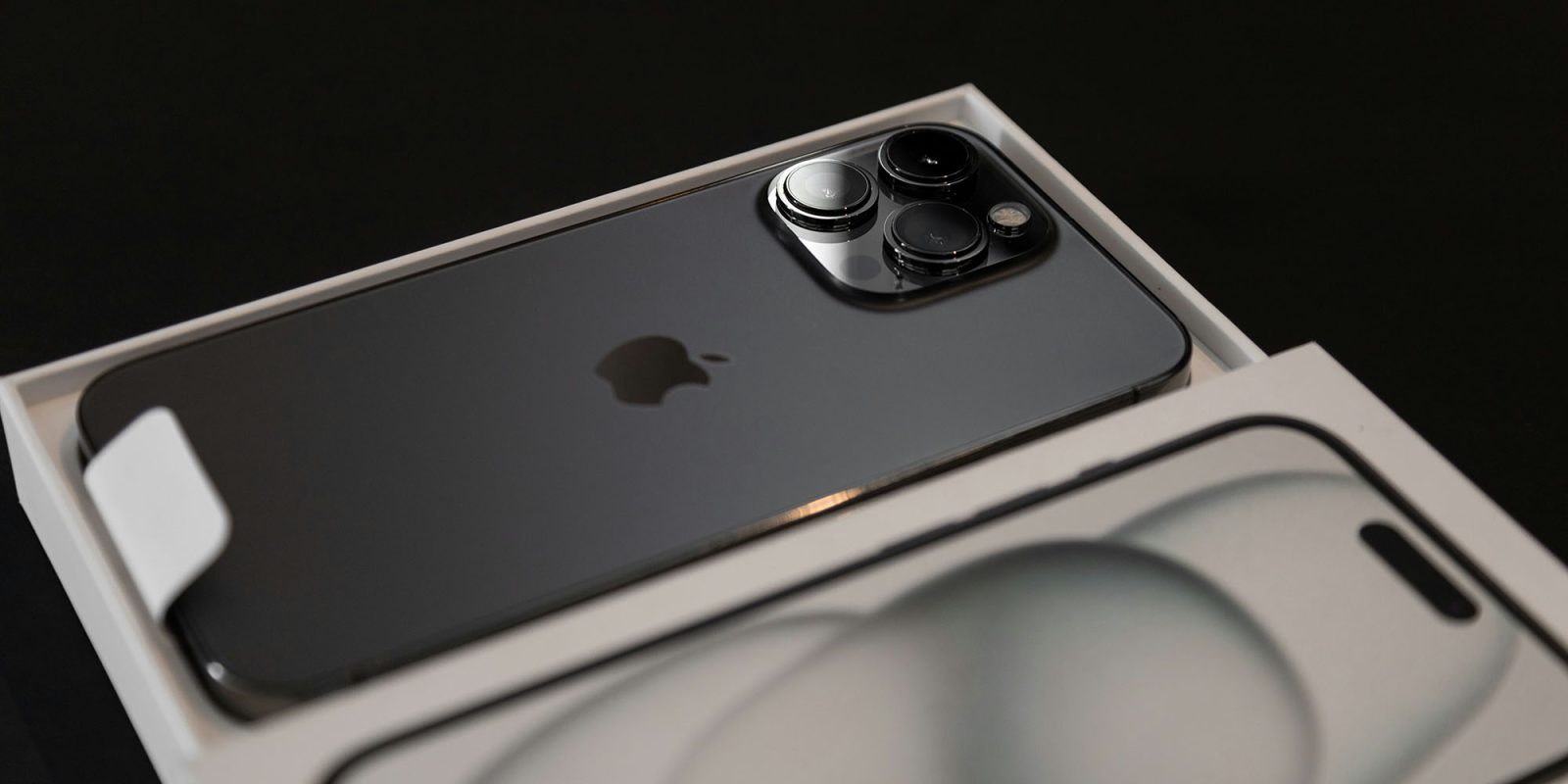 Память iPhone 16 Pro |  Показана прошлогодняя модель