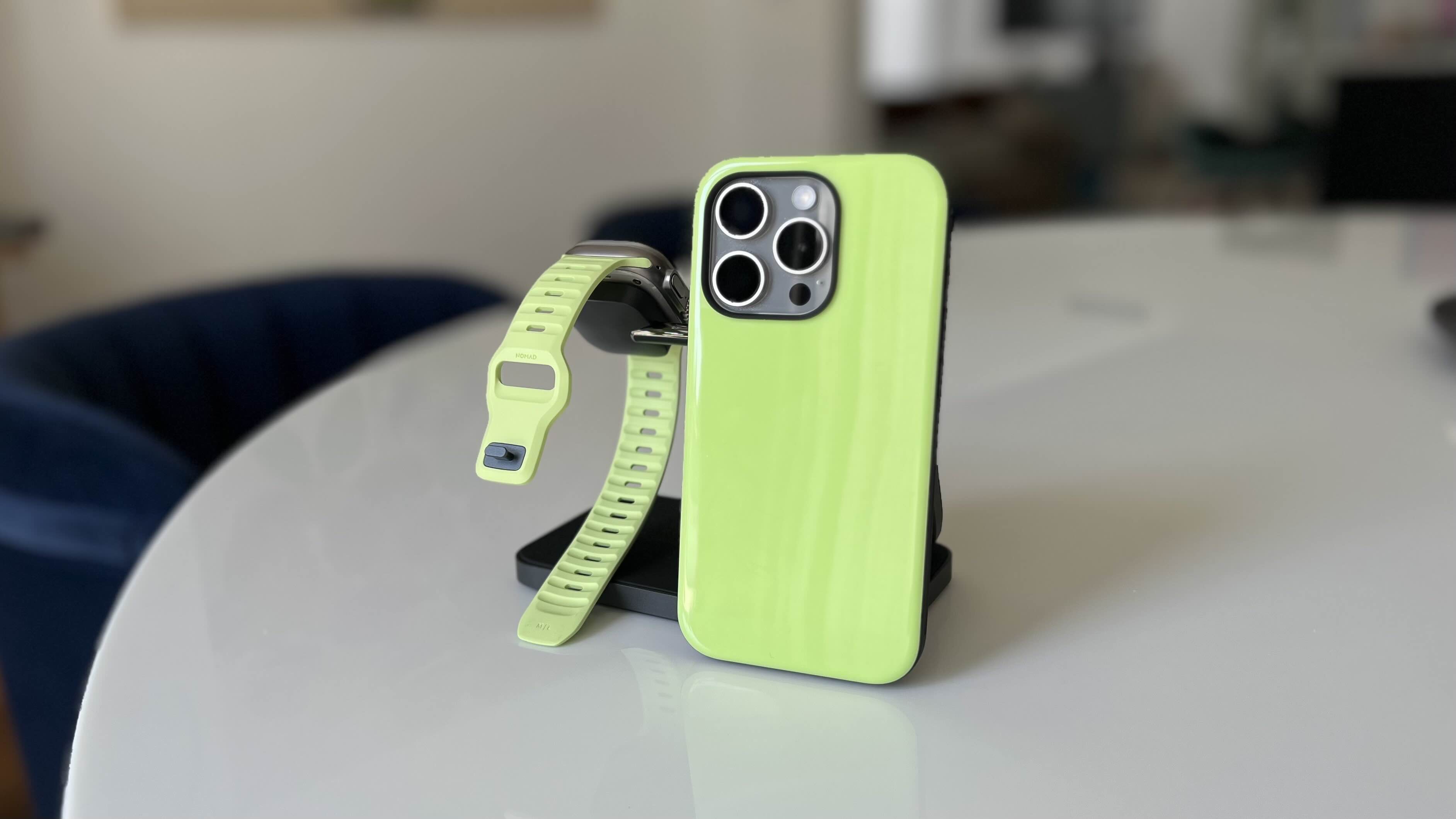 Спортивный ремешок Nomad Glow 2.0 и спортивный чехол
