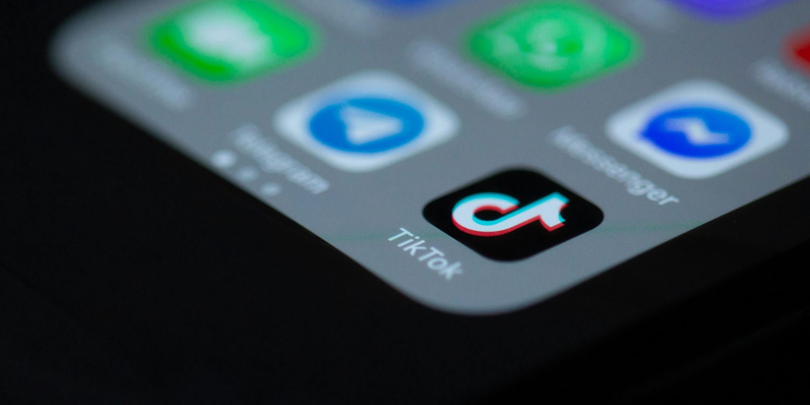 TikTok могут запретить в Европе | Значок приложения на iPhone