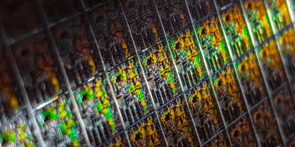 Производство чипов TSMC Arizona отложено |  Крупный план кремниевой пластины