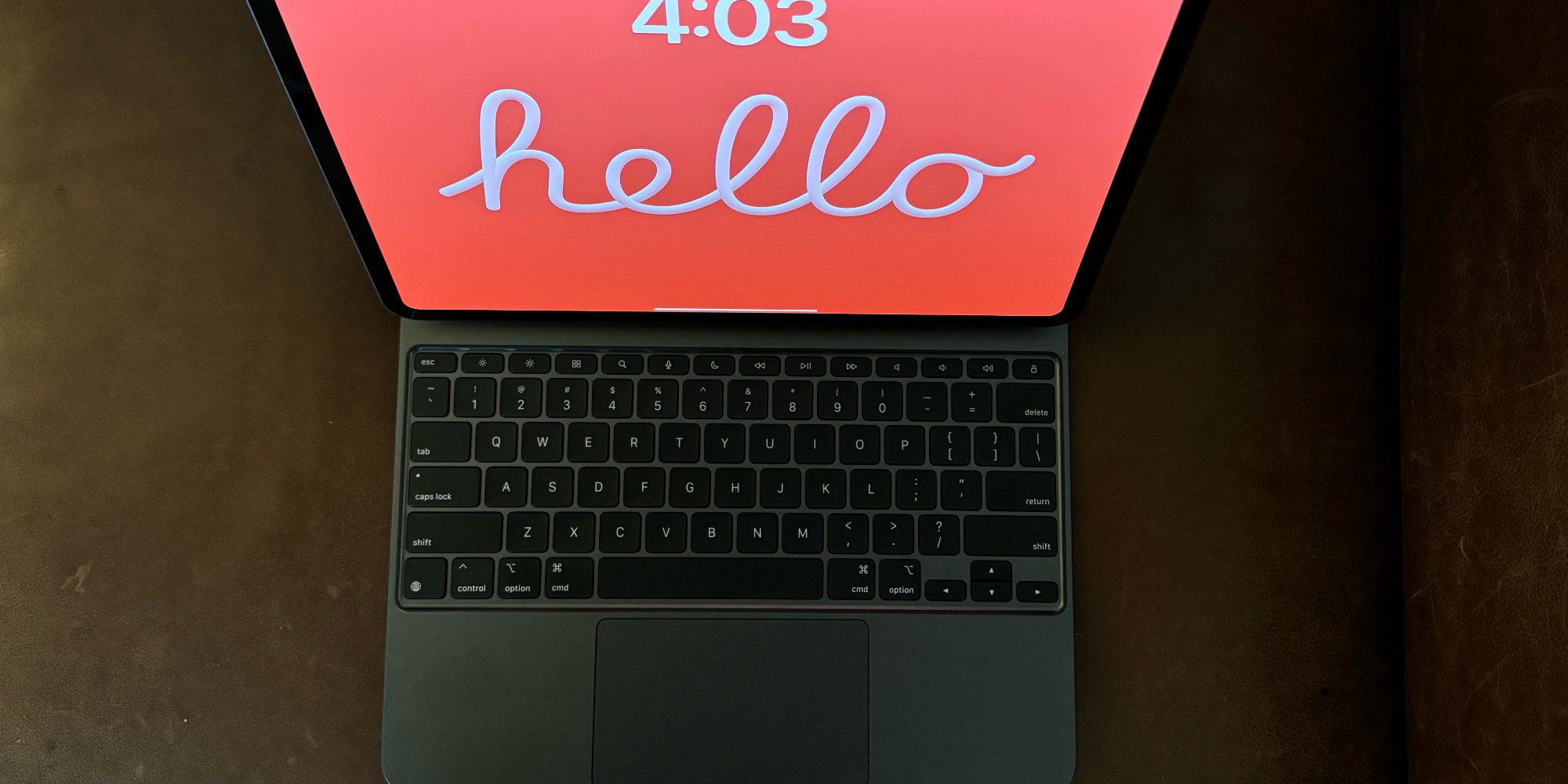 iPad Pro M4 с клавиатурой Magic Keyboard