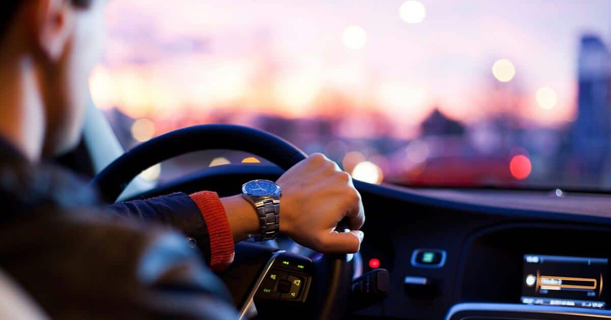 По словам водителей, цены на Uber растут постоянно;  непрозрачная оплата