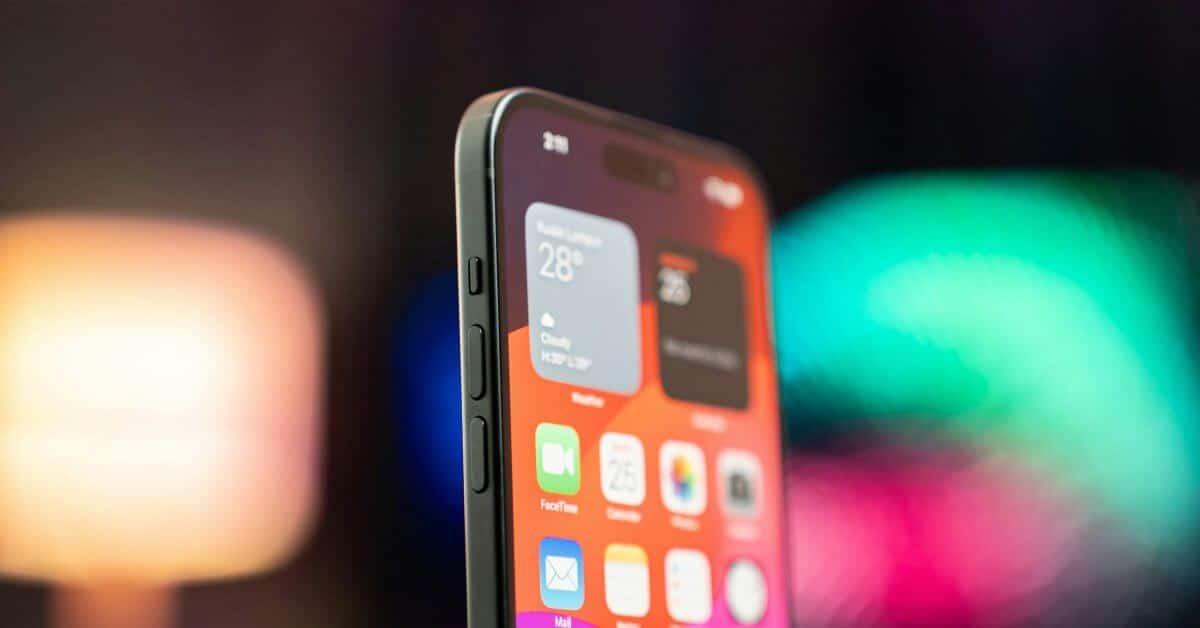 Apple пока не довольна экранами iPhone 16 Pro Max