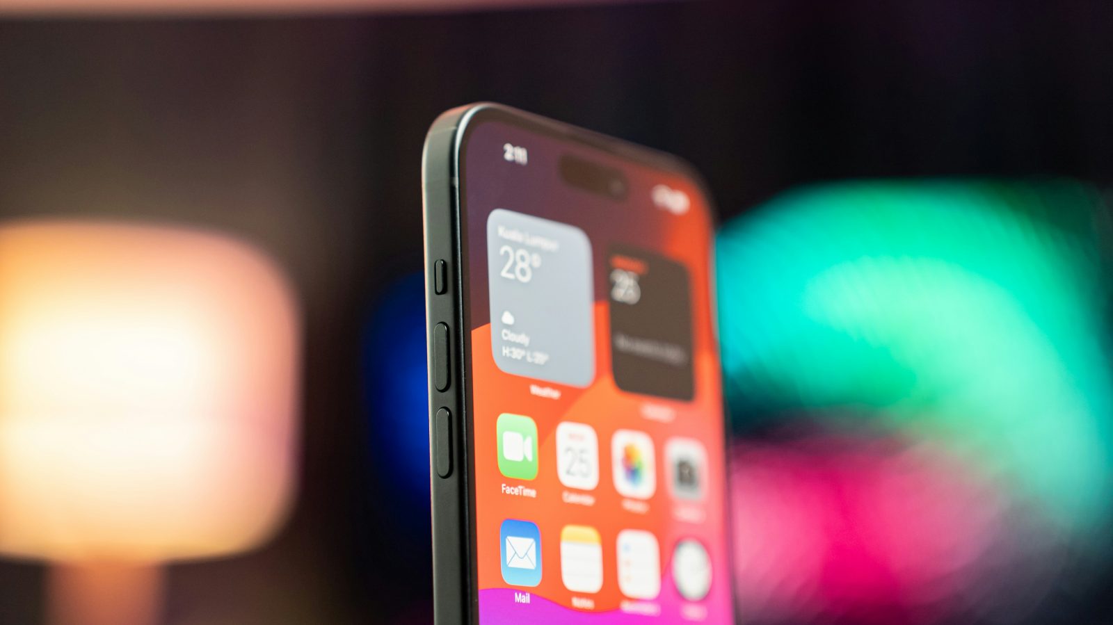 Экраны iPhone 16 Pro Max | Показана предыдущая модель