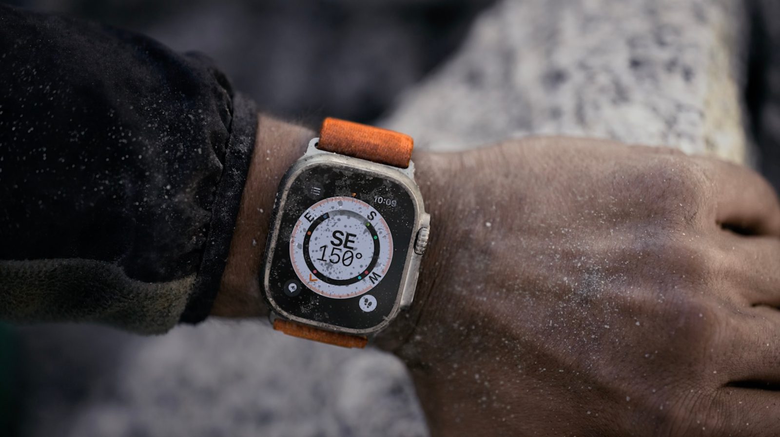 Apple Watch Ultra в руках