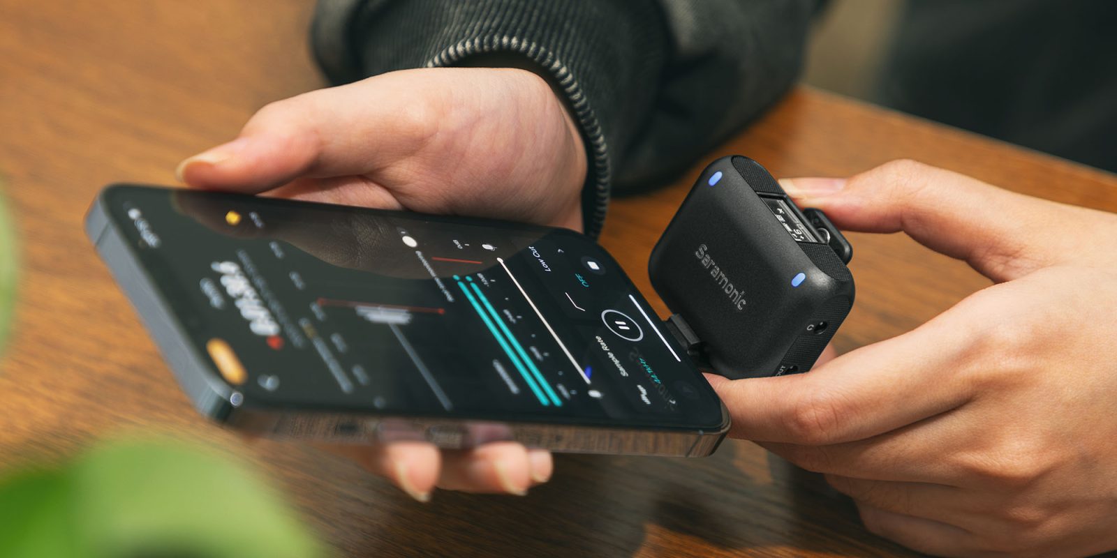 Saramonic Blink 500 B2+, подключенный к iPhone
