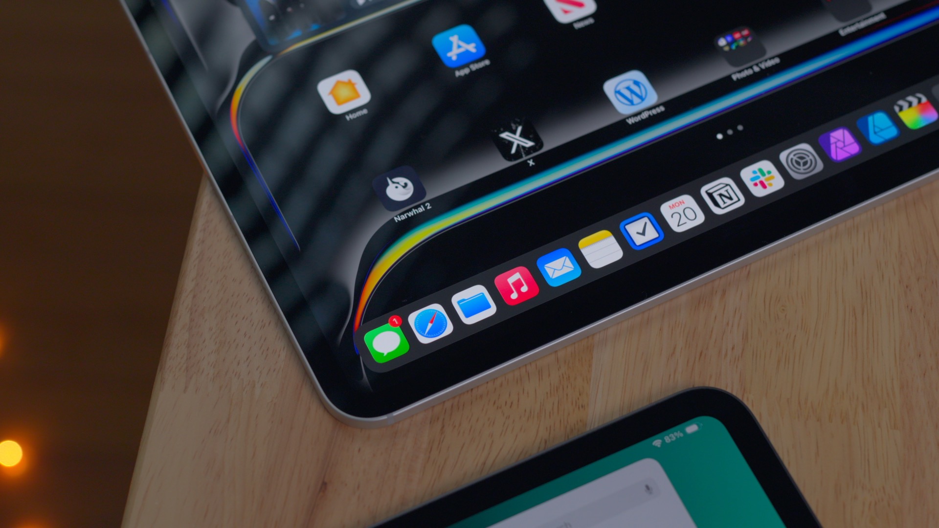 13-дюймовый iPad Pro 2024 года на столе