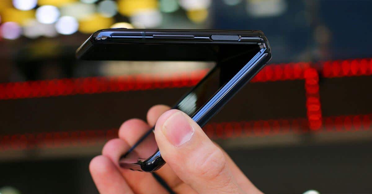 Складной iPhone вряд ли появится раньше 2027 года, говорит TrendForce;  проблема со складками является ключевой