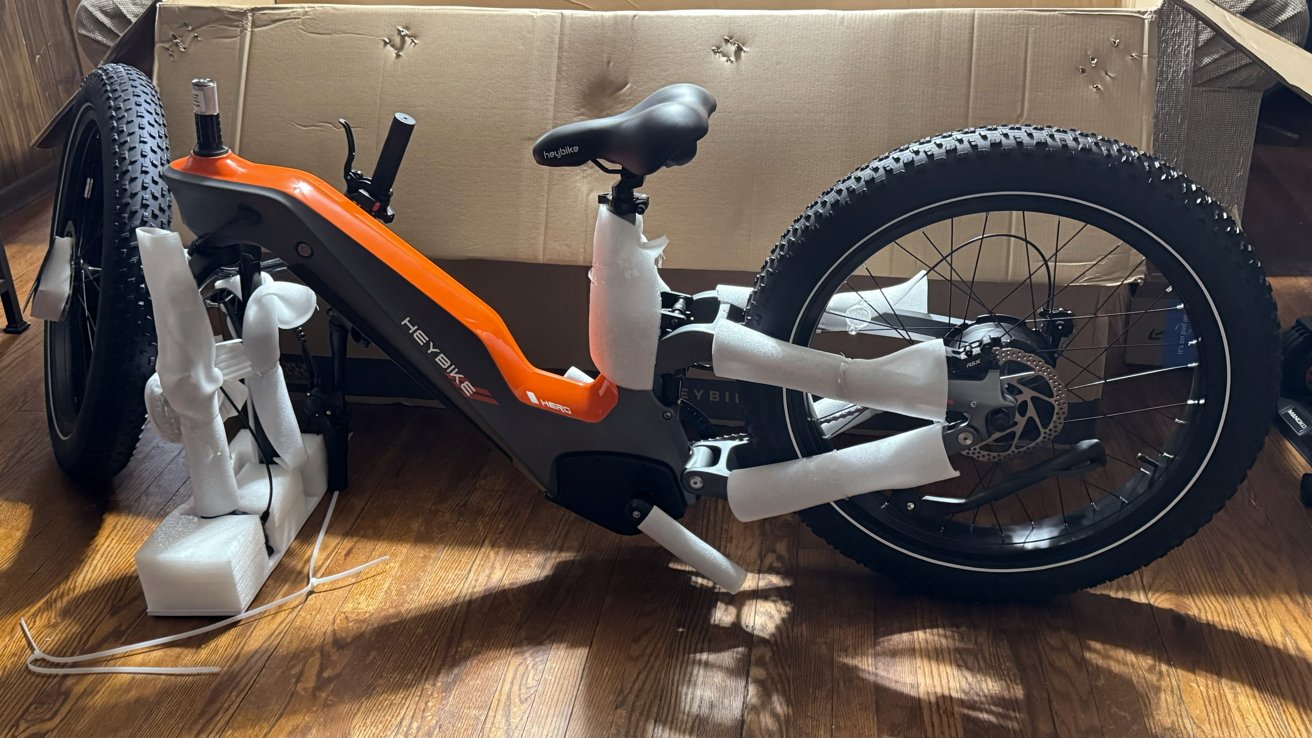 Heybike Hero без упаковки, со снятыми передним колесом и рулем.