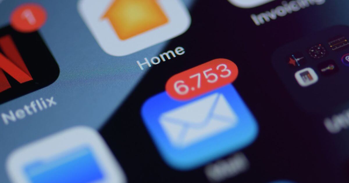 Функции искусственного интеллекта почтового приложения iOS 18 могут включать умные ответы и изменение тона.