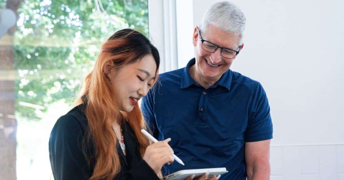 Apple удивляет победителей Swift Student Challenge эксклюзивной демонстрацией Тима Кука