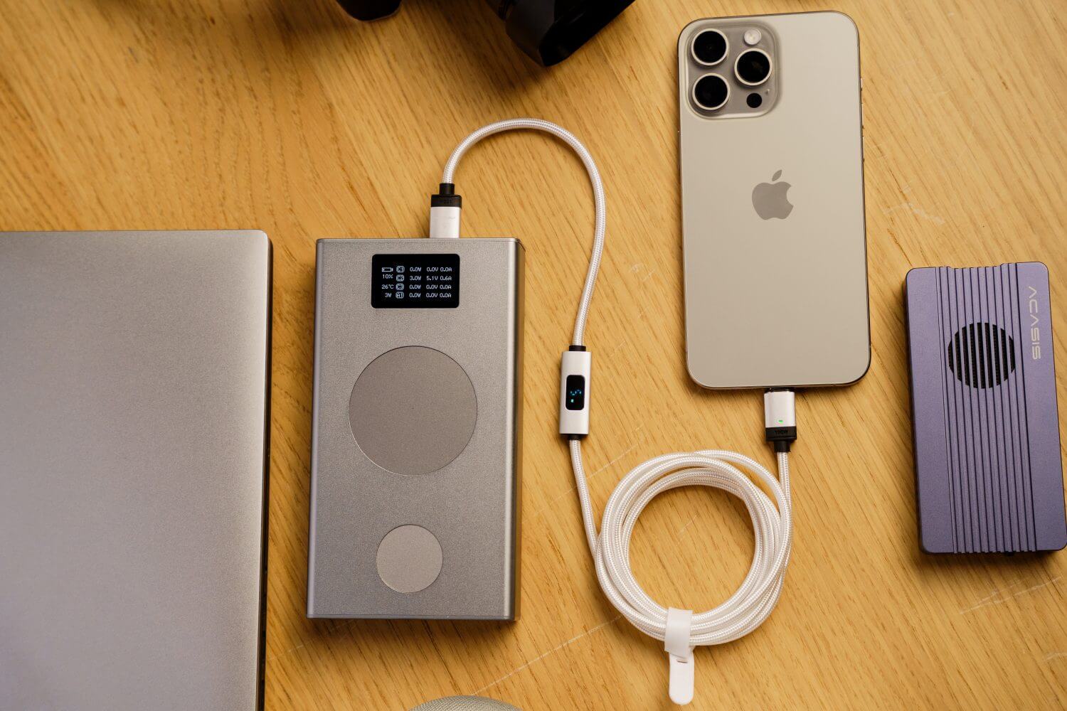 Connect Pro: первый в мире магнитный USB-кабель мощностью 100 Вт со светодиодным индикатором мощности [Video]