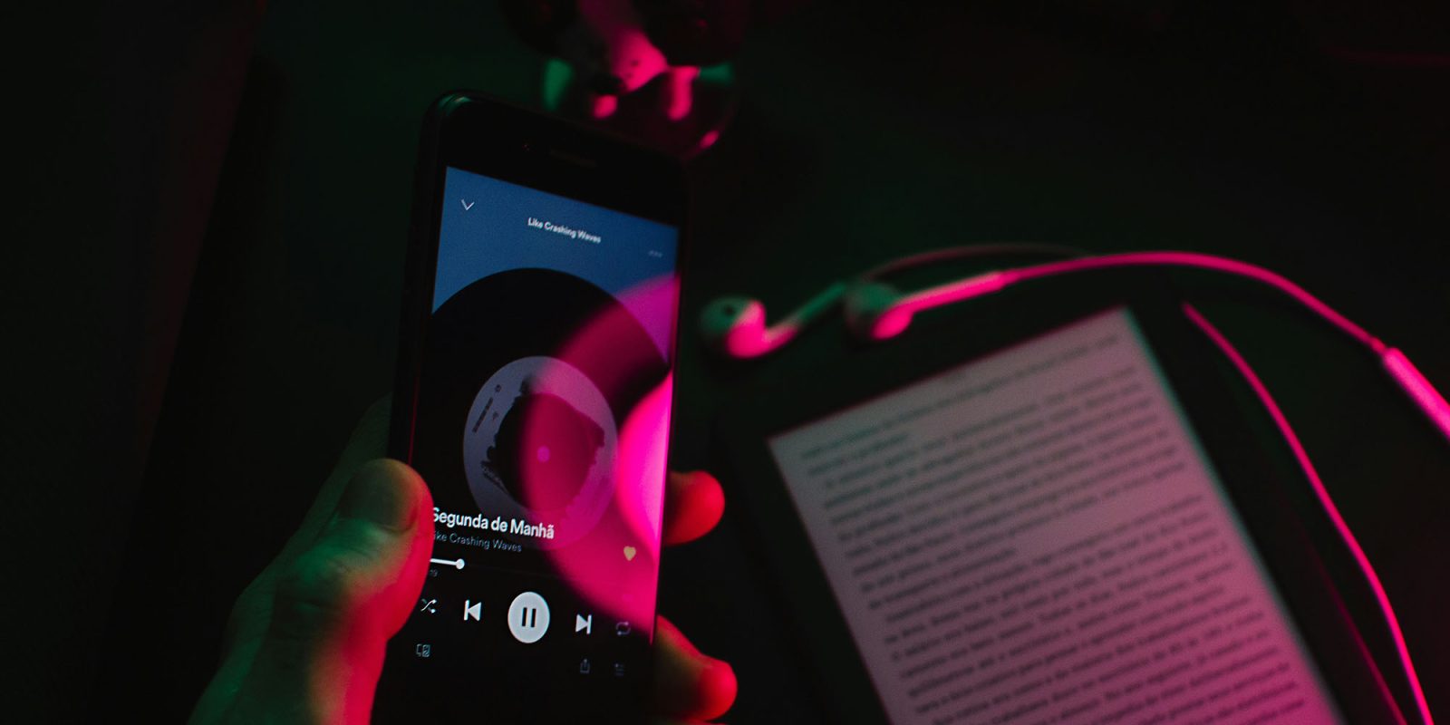 Включение аудиокниг — мошенничество со Spotify |  Приложение на iPhone с Kindle в фоновом режиме