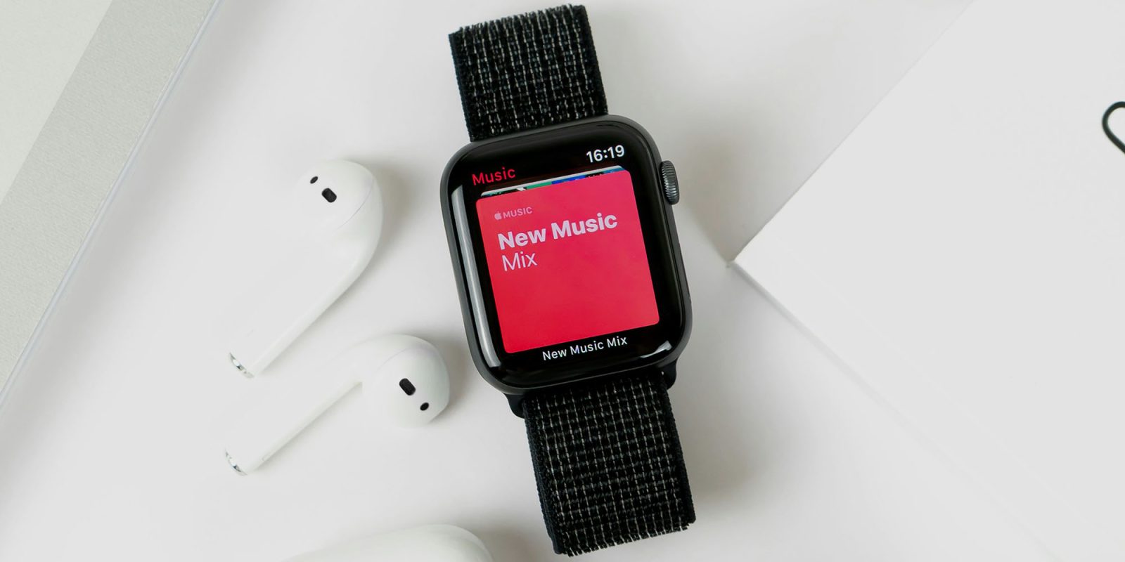 Apple по-прежнему доминирует на рынке носимых устройств | Apple Watch с AirPods