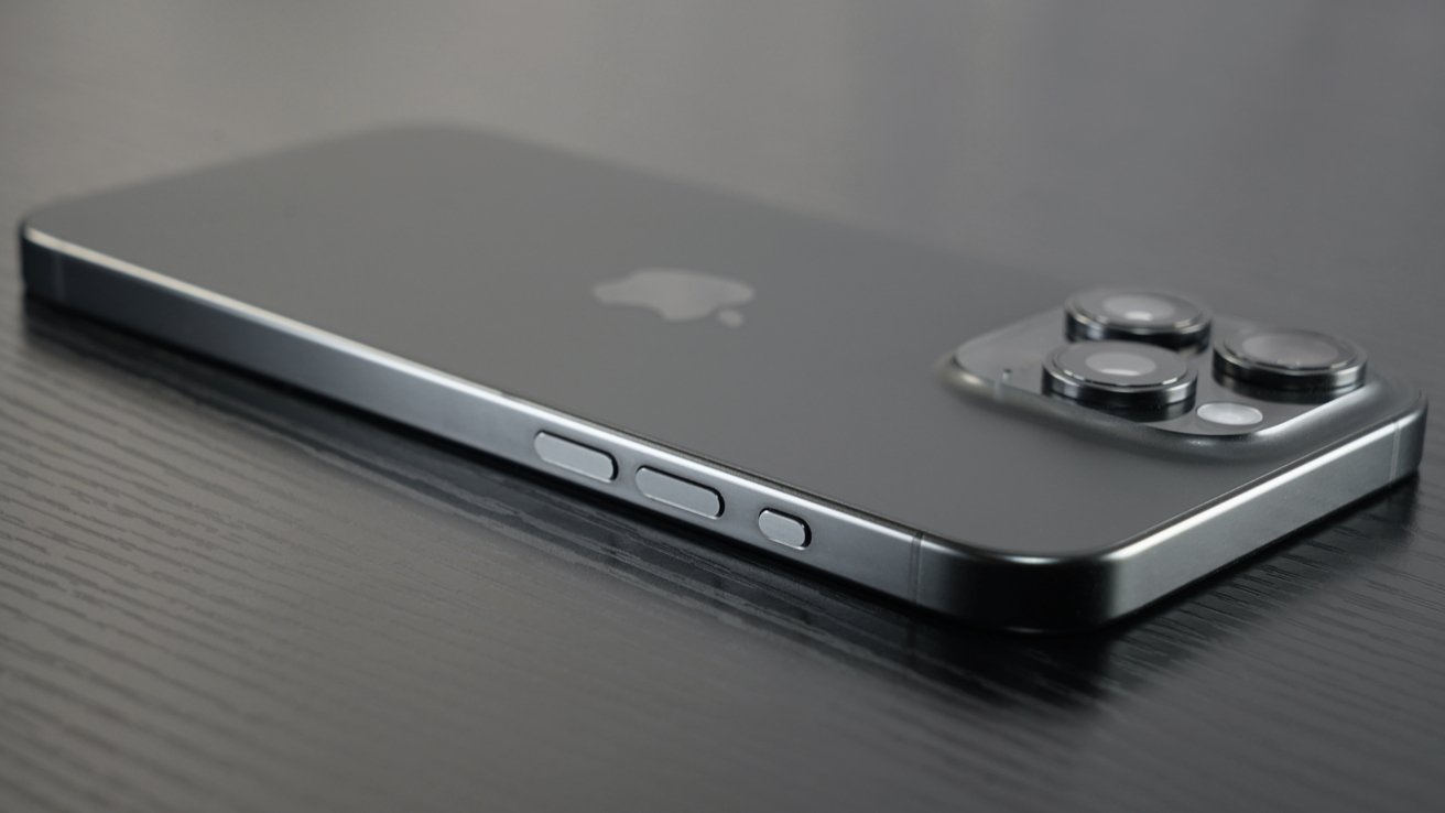 iPhone лежит экраном вниз на поверхности