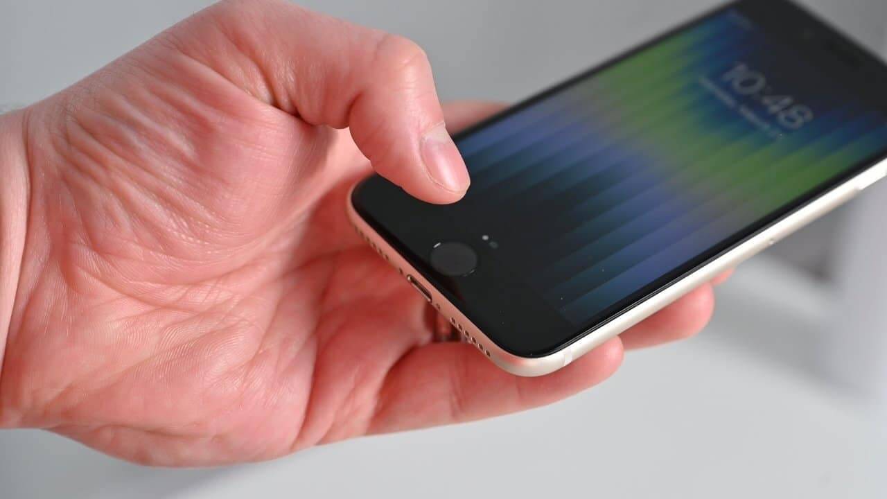 iPhone SE 4 получит FaceID и OLED-дисплей