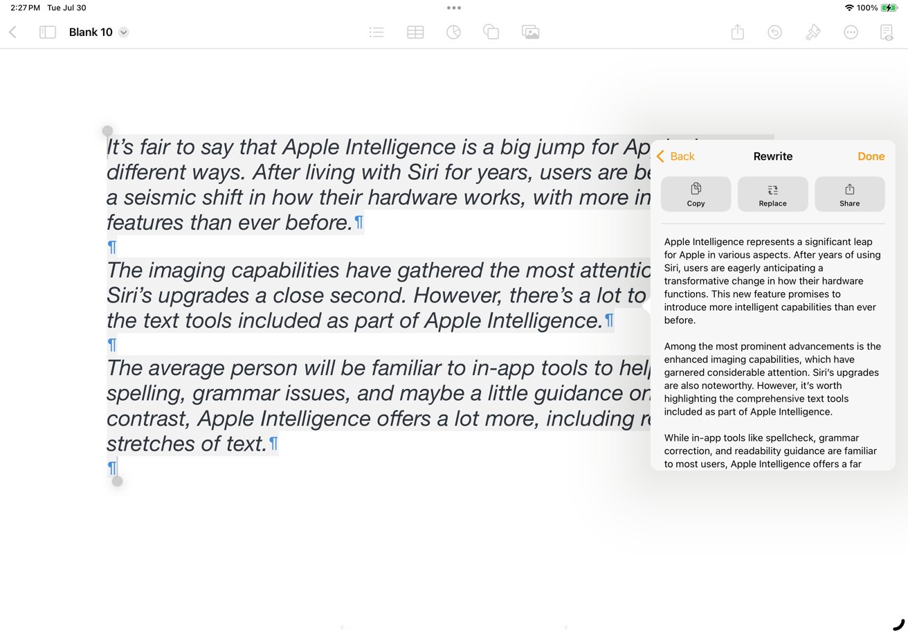 Цифровой редактор документов показывает абзацы текста об Apple Intelligence и боковую панель, предлагающую переписать текст. Интерфейс редактора включает инструменты форматирования текста.