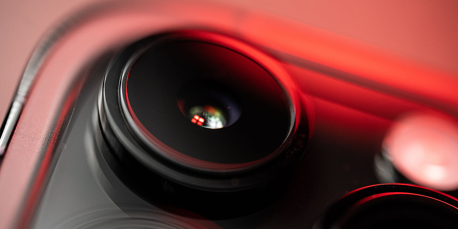 Производитель сенсоров Sony заявляет, что продажи iPhone не вырастут | Крупный план модуля камеры iPhone 14 Pro