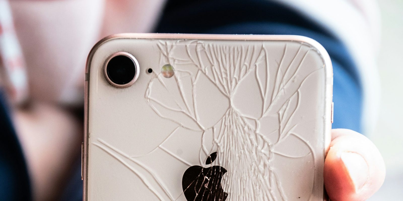 Открытие исследовательской лаборатории Apple с упором на повышение качества и надежности | iPhone с разбитым задним стеклом