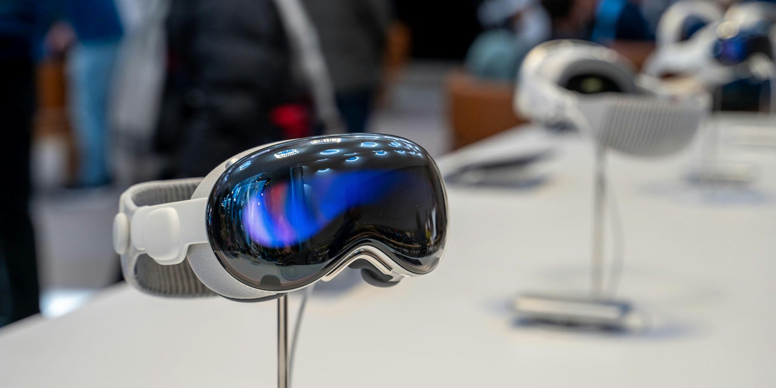 Продажи Vision Pro в США | Демонстрационная модель в магазине в Нью-Йорке