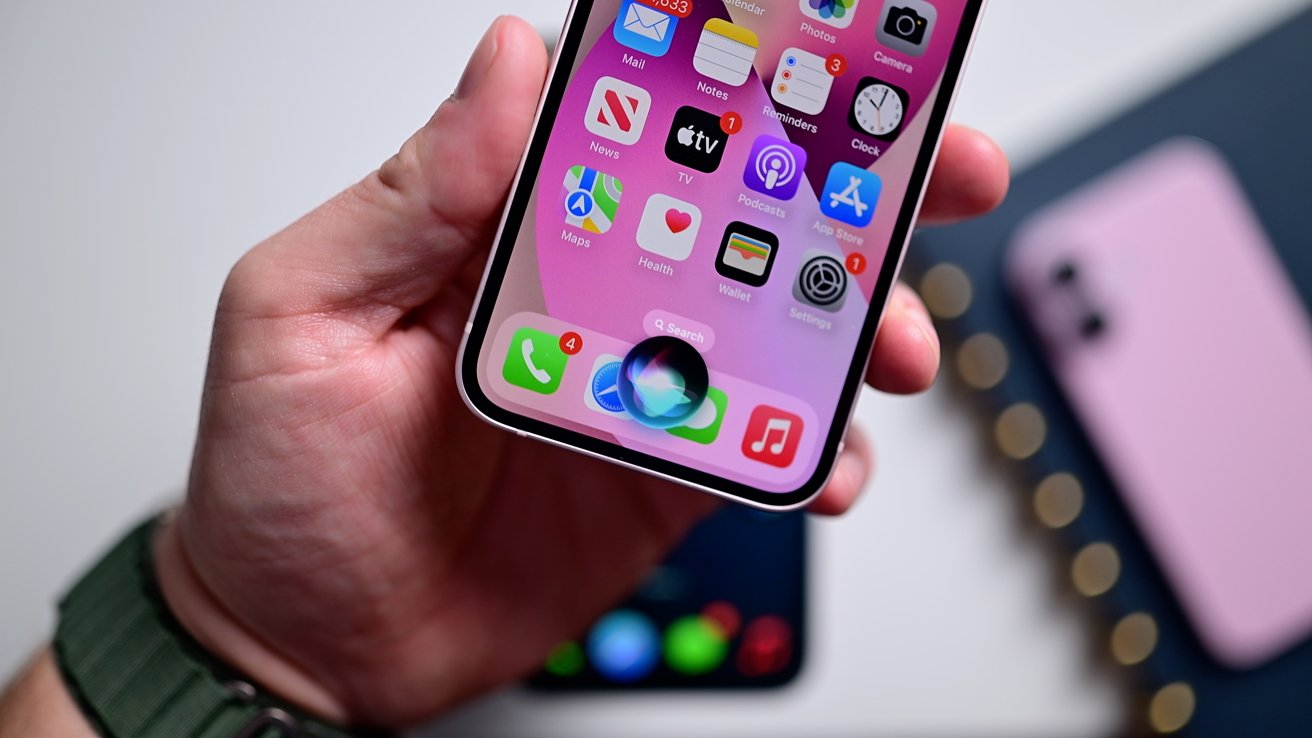 Старый интерфейс Siri на iPhone, светящийся шар в нижней части экрана